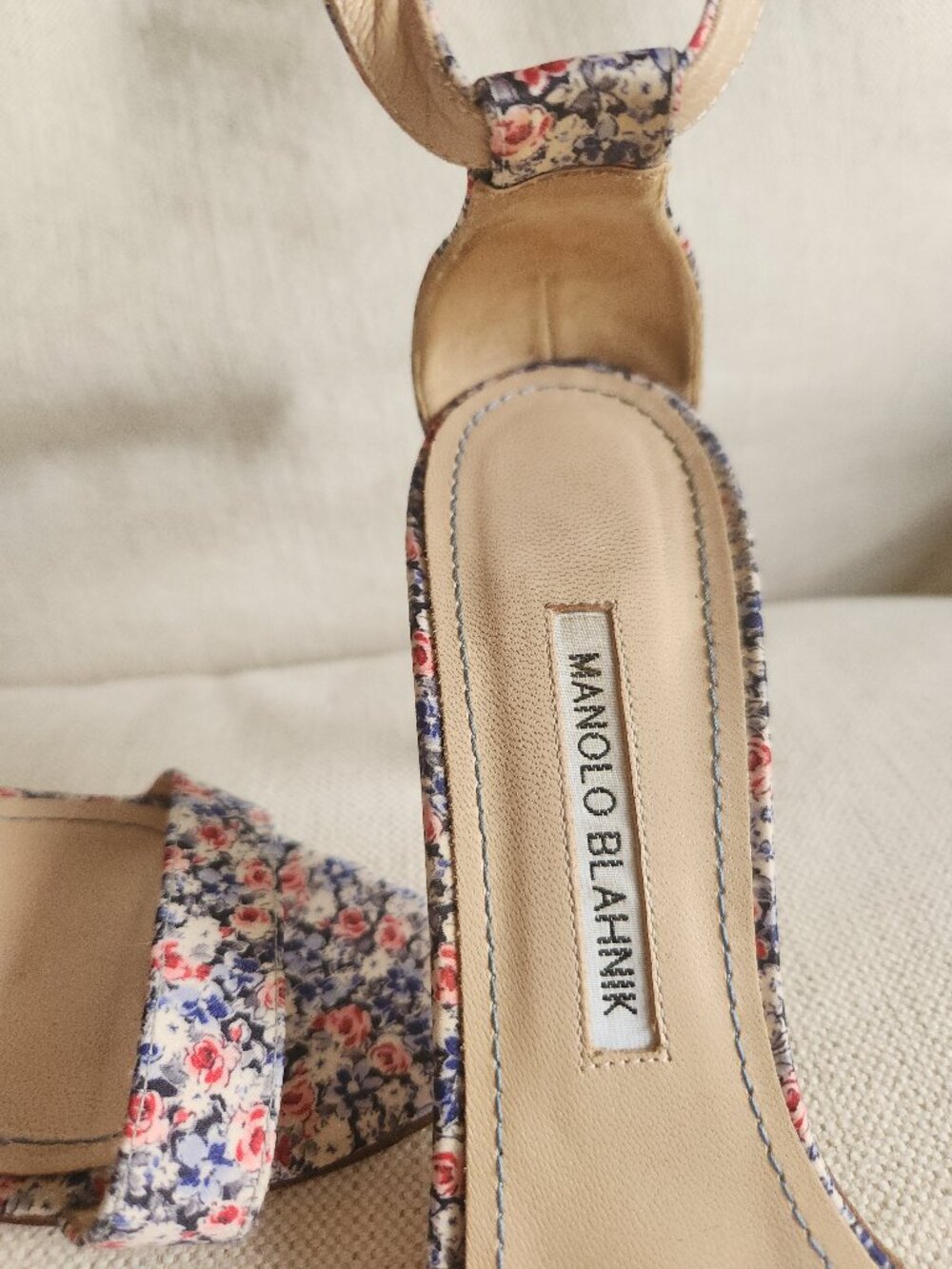 Manolo Blahnik Floral Print Satin Strappy High Heel Sandals - Sz 39 - Picture 11 of 15